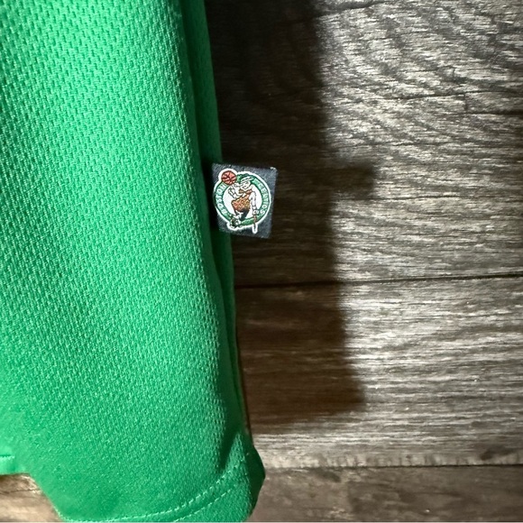 Boston Celtics Swingman Kyrie Irving #11 Jersey Green NBA Youth Size XL - Picture 4 of 5